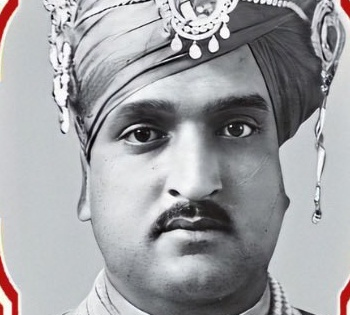 LG Manoj Sinha paying tribute to Maharaja Hari Singh