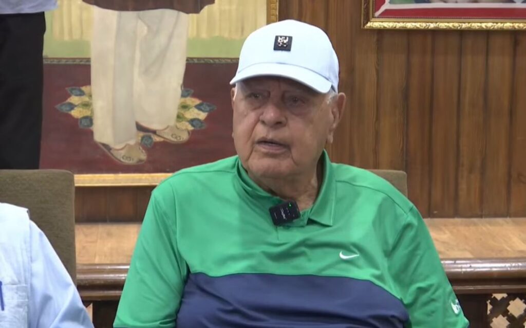 Farooq Abdullah addressing a press conference on the Leh violence