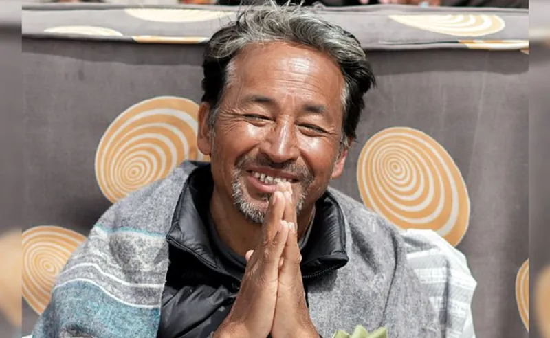 Sonam Wangchuk addressing a gathering at SECMOL