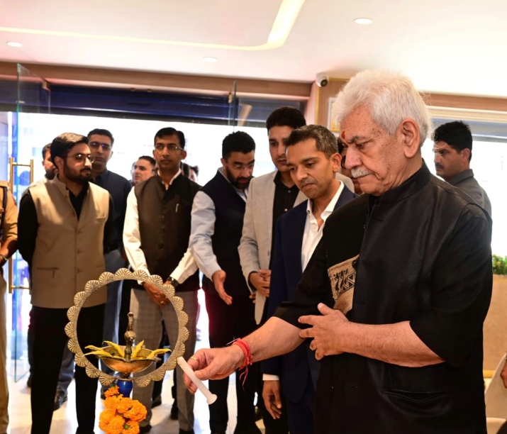 Lieutenant Governor inaugurates Dr. Agarwals Eye Hospital in Srinagar